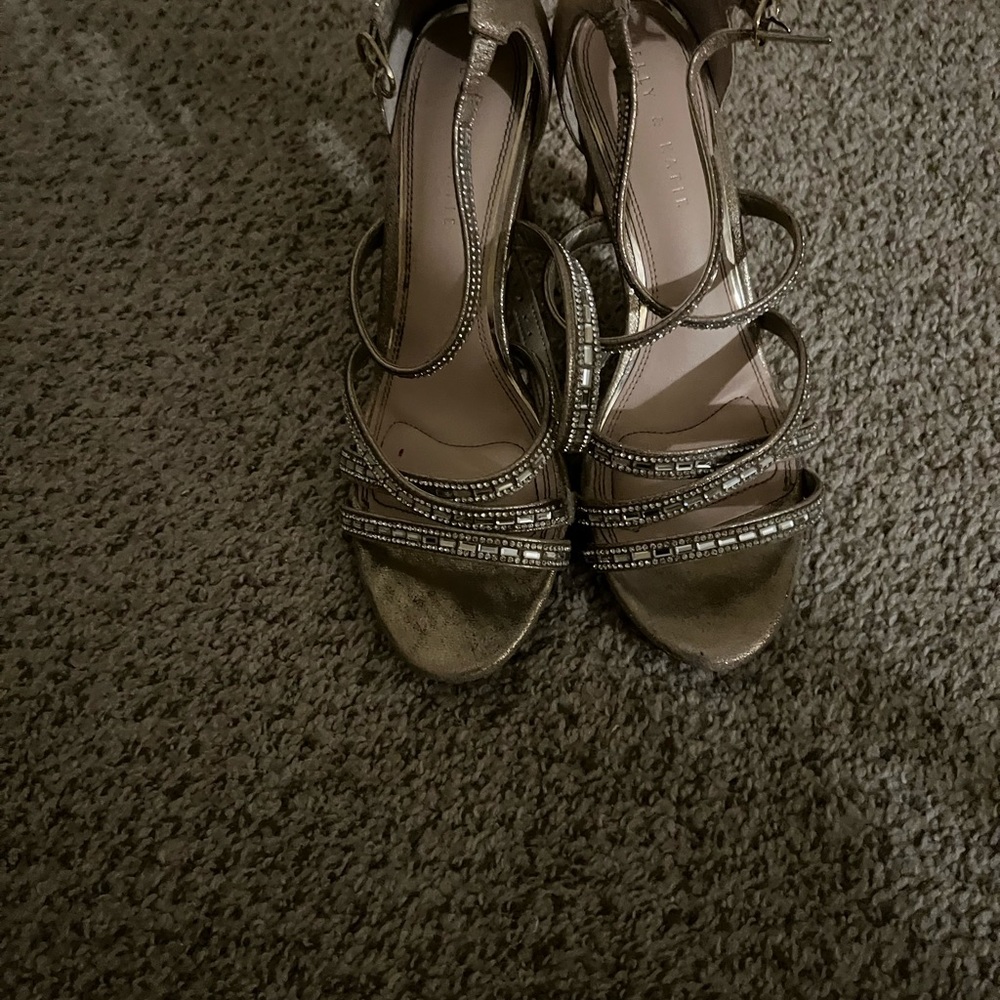 Heels - Picture 3 of 3